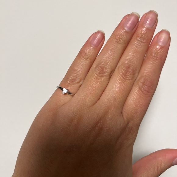 Like Brand New Size 5 Heart Cubic Zirconia Minimalist Sterling Silver Ring - Picture 2 of 2